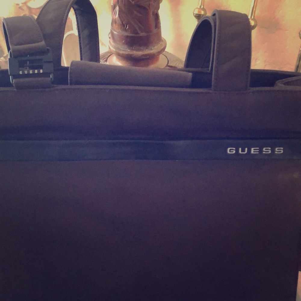 Brand new never used  GUESS purse